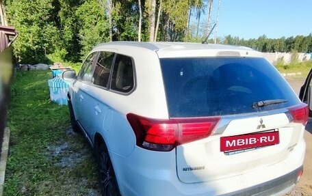 Mitsubishi Outlander III рестайлинг 3, 2015 год, 1 760 000 рублей, 9 фотография