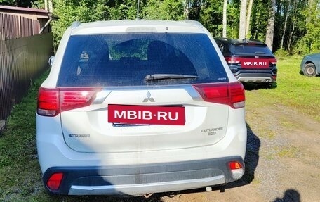 Mitsubishi Outlander III рестайлинг 3, 2015 год, 1 760 000 рублей, 8 фотография