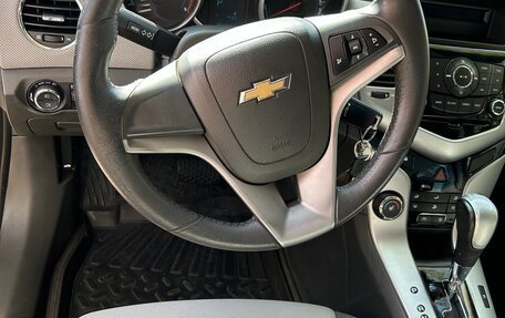 Chevrolet Cruze II, 2010 год, 912 000 рублей, 7 фотография