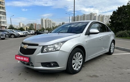 Chevrolet Cruze II, 2010 год, 912 000 рублей, 2 фотография