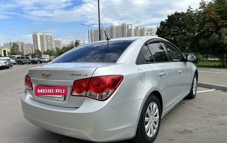 Chevrolet Cruze II, 2010 год, 912 000 рублей, 4 фотография