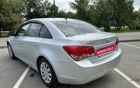 Chevrolet Cruze II, 2010 год, 912 000 рублей, 3 фотография