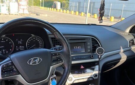 Hyundai Elantra VI рестайлинг, 2017 год, 1 700 000 рублей, 9 фотография