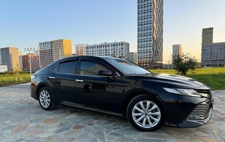 Toyota Camry, 2018 год, 2 390 000 рублей, 3 фотография