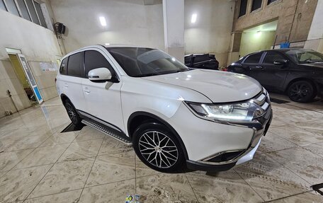 Mitsubishi Outlander III рестайлинг 3, 2017 год, 2 300 000 рублей, 7 фотография