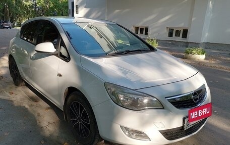 Opel Astra J, 2011 год, 915 000 рублей, 3 фотография