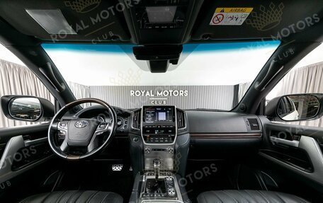 Toyota Land Cruiser 200, 2019 год, 9 700 000 рублей, 8 фотография