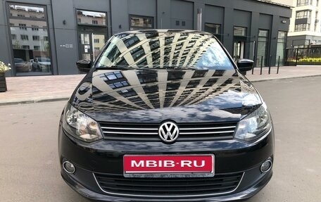 Volkswagen Polo VI (EU Market), 2011 год, 900 000 рублей, 2 фотография