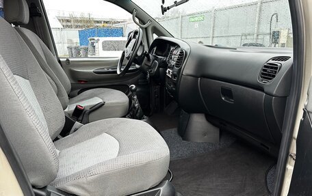 Hyundai H-1 II рестайлинг, 2006 год, 2 950 000 рублей, 12 фотография