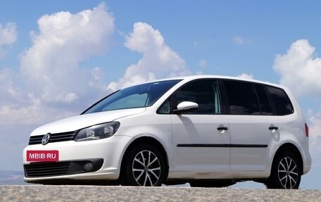 Volkswagen Touran III, 2011 год, 950 000 рублей, 3 фотография