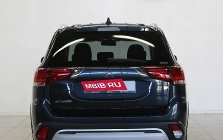 Mitsubishi Outlander III рестайлинг 3, 2020 год, 2 629 000 рублей, 8 фотография