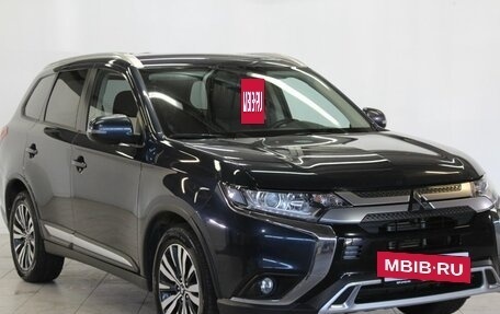 Mitsubishi Outlander III рестайлинг 3, 2020 год, 2 629 000 рублей, 5 фотография