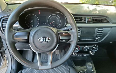 KIA Rio IV, 2018 год, 1 360 000 рублей, 6 фотография