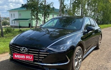 Hyundai Sonata VIII, 2021 год, 2 900 000 рублей, 2 фотография