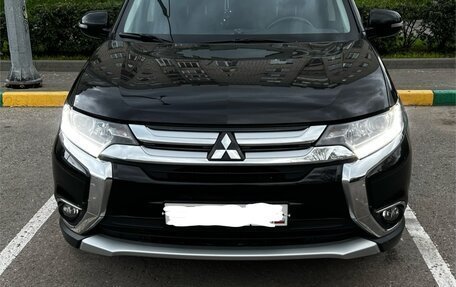 Mitsubishi Outlander III рестайлинг 3, 2016 год, 2 400 000 рублей, 3 фотография