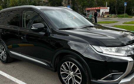 Mitsubishi Outlander III рестайлинг 3, 2016 год, 2 400 000 рублей, 4 фотография