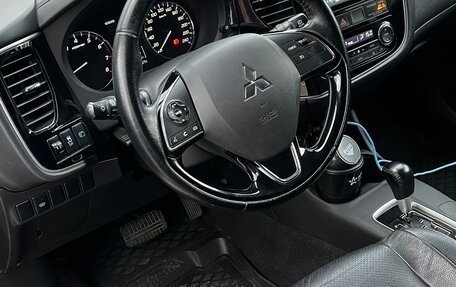 Mitsubishi Outlander III рестайлинг 3, 2016 год, 2 400 000 рублей, 13 фотография