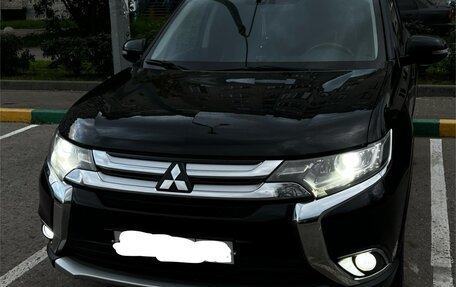 Mitsubishi Outlander III рестайлинг 3, 2016 год, 2 400 000 рублей, 20 фотография