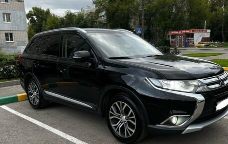 Mitsubishi Outlander III рестайлинг 3, 2016 год, 2 400 000 рублей, 21 фотография