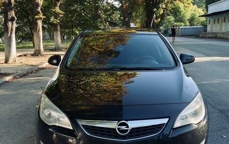 Opel Astra J, 2010 год, 710 000 рублей, 2 фотография