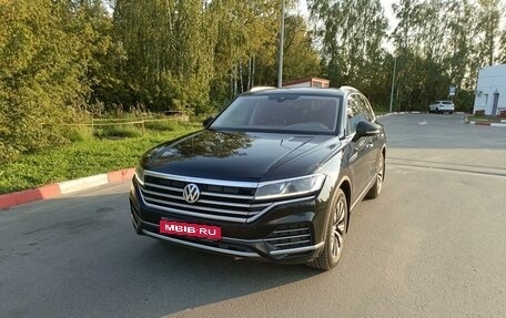 Volkswagen Touareg III, 2019 год, 4 800 000 рублей, 1 фотография