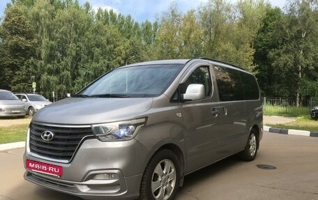 Hyundai Grand Starex Grand Starex I рестайлинг 2, 2018 год, 3 490 000 рублей, 2 фотография