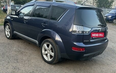 Mitsubishi Outlander III рестайлинг 3, 2008 год, 1 100 000 рублей, 10 фотография