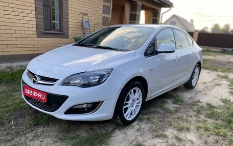 Opel Astra J, 2013 год, 870 000 рублей, 1 фотография