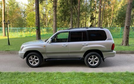 Toyota Land Cruiser 100 рестайлинг 2, 2006 год, 2 200 000 рублей, 2 фотография