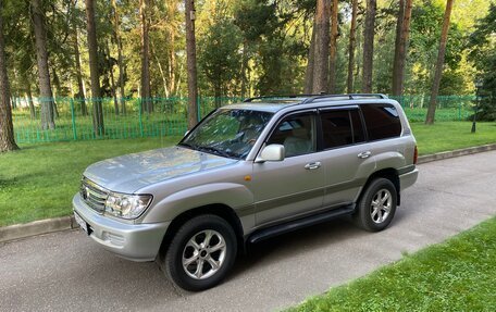 Toyota Land Cruiser 100 рестайлинг 2, 2006 год, 2 200 000 рублей, 3 фотография