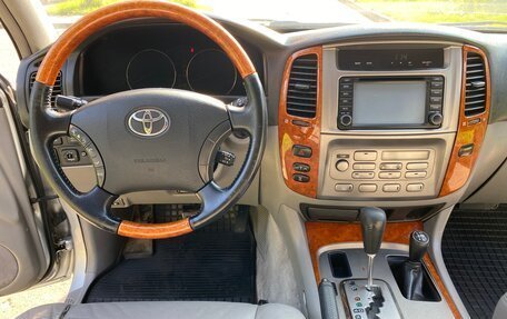 Toyota Land Cruiser 100 рестайлинг 2, 2006 год, 2 200 000 рублей, 23 фотография