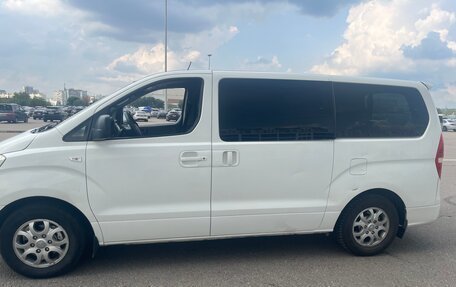 Hyundai H-1 II рестайлинг, 2011 год, 1 750 000 рублей, 2 фотография