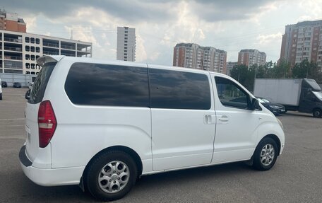 Hyundai H-1 II рестайлинг, 2011 год, 1 750 000 рублей, 3 фотография