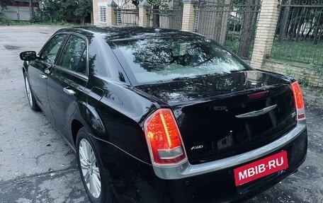 Chrysler 300C II, 2012 год, 1 590 000 рублей, 9 фотография