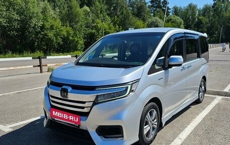 Honda Stepwgn IV, 2019 год, 2 400 000 рублей, 2 фотография