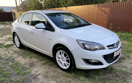 Opel Astra J, 2013 год, 870 000 рублей, 2 фотография