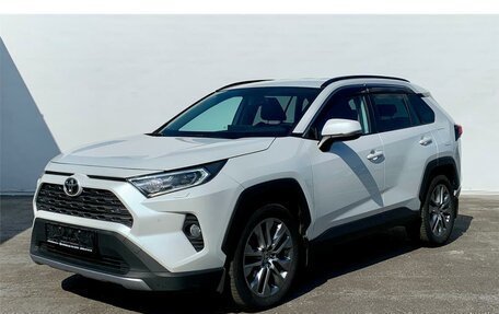 Toyota RAV4, 2022 год, 3 990 000 рублей, 1 фотография