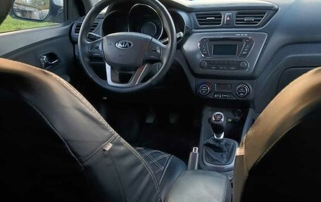 KIA Rio III рестайлинг, 2013 год, 950 000 рублей, 10 фотография