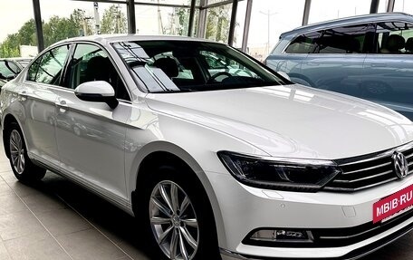 Volkswagen Passat B8 рестайлинг, 2018 год, 2 990 000 рублей, 3 фотография