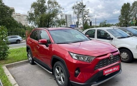 Toyota RAV4, 2021 год, 4 100 000 рублей, 3 фотография