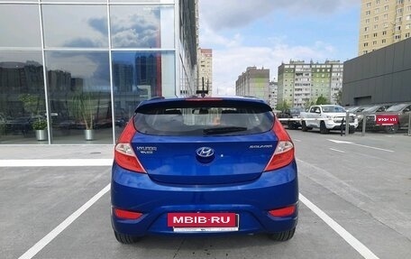 Hyundai Solaris II рестайлинг, 2011 год, 860 000 рублей, 6 фотография