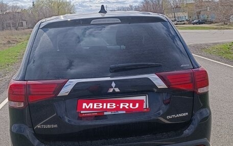 Mitsubishi Outlander III рестайлинг 3, 2018 год, 1 750 000 рублей, 5 фотография