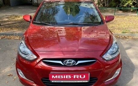 Hyundai Solaris II рестайлинг, 2012 год, 1 100 000 рублей, 2 фотография