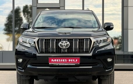 Toyota Land Cruiser Prado 150 рестайлинг 2, 2022 год, 8 000 000 рублей, 11 фотография