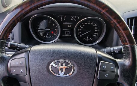 Toyota Land Cruiser 200, 2012 год, 3 850 000 рублей, 8 фотография