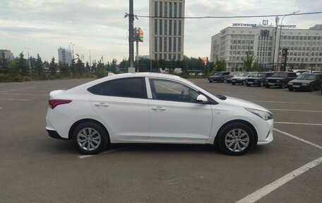 Hyundai Solaris II рестайлинг, 2021 год, 1 355 000 рублей, 4 фотография