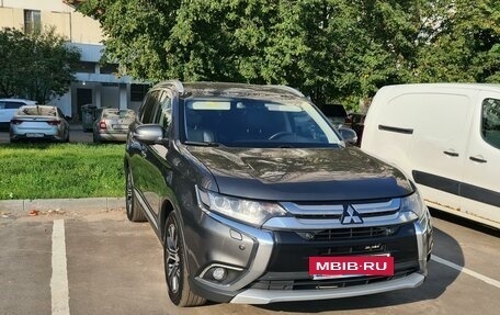 Mitsubishi Outlander III рестайлинг 3, 2017 год, 2 350 000 рублей, 3 фотография