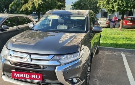 Mitsubishi Outlander III рестайлинг 3, 2017 год, 2 350 000 рублей, 2 фотография