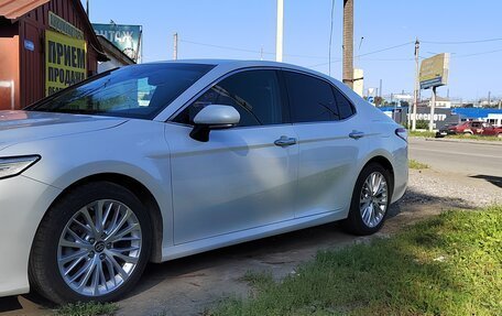 Toyota Camry, 2018 год, 3 050 000 рублей, 2 фотография