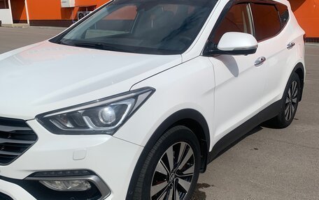 Hyundai Santa Fe III рестайлинг, 2017 год, 2 630 000 рублей, 1 фотография